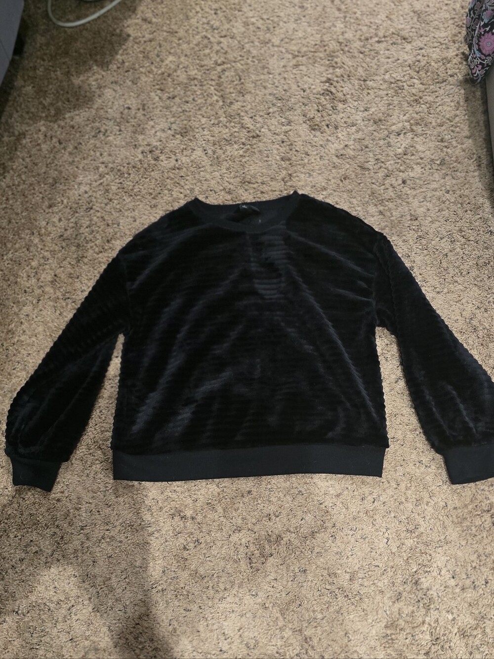 Simply Vera Vera Wang Womens Black Plush Crewneck Pullover